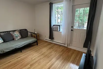 Image de Cozy Stay  2 minutes from the child Jesus and 5 Mins from old Qc