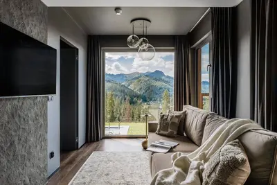 Image de Bedroom with Stunning Mountain Views