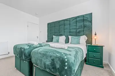 Image de Esmerelda  | Sleeps 8 | Contractors | Free Parking