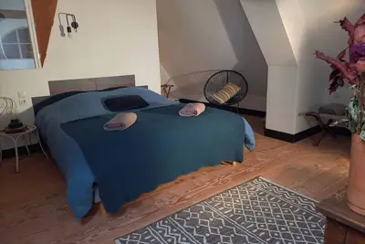 Image de Chambre bleue 4 personnes à la \"Maison Silleron\". Petit déjeuner inclus. 5*