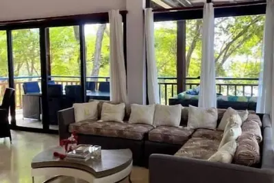 Image de Beachfront Villa - Island Getaway for 11 in Saboga