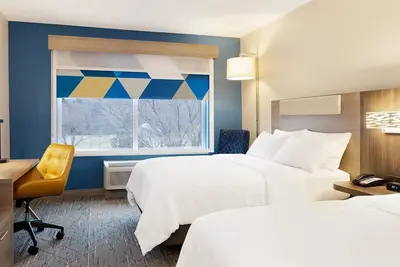 Image de Bright & Comfortable Room w/ Ample Workspace for Business Travelers