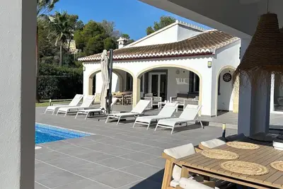 Image de Piscine chauffée, cuisine extBBQ, plage 7min, ambiance, moderne, intimité, clima