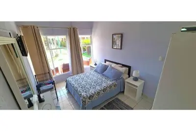 Image de Tropical Bliss: 3-Bed Condo - 1 Block to the Beach