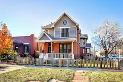 Image de Gorgeous 3-bedroom Curtis Park House in vibrant Denver