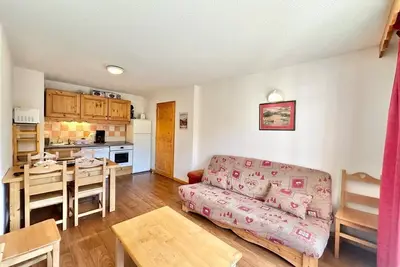 Image de À 100m des pistes de ski, 3ème étage, vue parking/montagne, balcon, télévision, casier à ski, 54m²