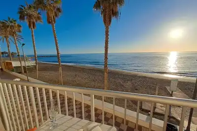 Image de Appartement 'Frente Al Mar Y A Pie De Playa' avec Balcon, Wi-Fi et Climatisation