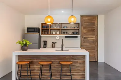 Image de 3-Bed Condo • Pool Views • Kitchen Island • 3 Full Baths