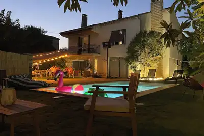 Image de Maison calme avec piscine à deux pas d'Avignon
