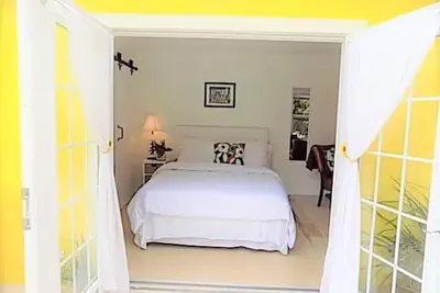 Image de Charming 1-bedroom Cottage in downtown Ft. Lauderdale with pool and backyard.