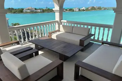 Image de Spacious 5-bedroom villa in the Chalk Sound with Ac, private pool, gym, views