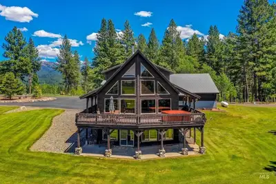 Image de The Best McCall Has to Offer! One of a Kind Cabin - 5 bedrooms Available
