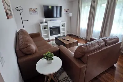 Image de Welcome to The Hangar, a newly remodeled travel-themed stay, 4 minutes from Bdl.