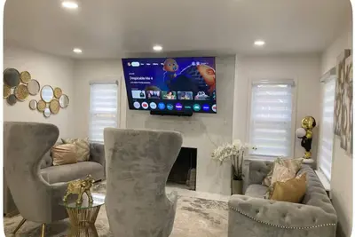 Image de Luxury 3-bedroom Smart Home with jetted tub