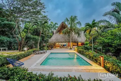 Image de New KeyPöint: Tröpical House with incredible view!