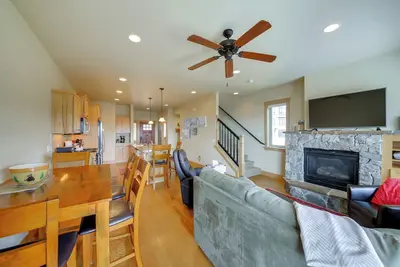 Image de Walk to Schweitzer Village: Mountain-View Home