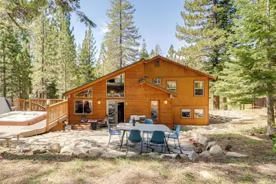 Image de Near Ski Resorts & Trails: Truckee Home w/ Hot Tub