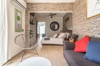 Image de \"Tropical Enchantment\" 100% comfort and convenience.