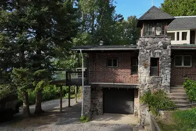 Image de Waterfront Muskoka Escape with Small Beach & Private Dock for Swimming