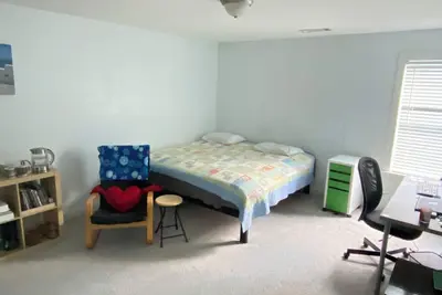 Image de Game Day Central, Sleeps 10, close to Uga & stores