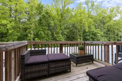 Image de Charming Suffolk Townhome – 3 Bedrooms & Utilities Included