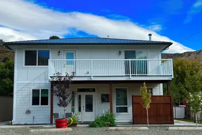 Image de Spacious lane home among  desert hills, full kitchen, level parking, easy access