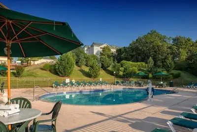 Image de Bright Escape w/ Mountain Feel – 5 Mins to Ripley’s & Branson Strip | 3 Units