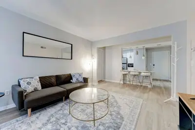 Image de Spacious apt w/pool & hot tub & workspace