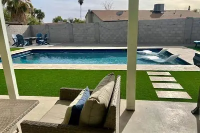 Image de Desert Boho - Colorful Modern Home with Pool, Covered Patio, Pet-friendly in Phoenix