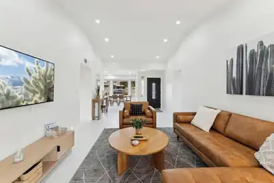 Image de Desert Den Retreat 2b/2b Modern Home only 1 mile away from Old Town +Blackstone Grill