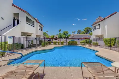 Image de Charming Scottsdale Marble Condo 208: 1br retreat in vibrant Old Town.