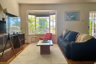 Image de Zen Modern 2QueenBed/1Ba Home w/ Fiber Internet + Dedicated Workspace + Patio