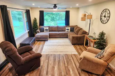 Image de Newly Renovated- Rustic Cabin with Modern Amenities in Penfield -Near Elk County