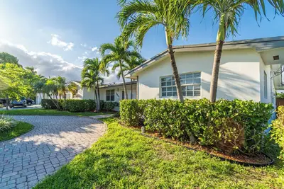 Image de Waterfront Miami Home with Heated Pool