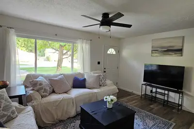 Image de 3-bedroom house in gorgeous Mentor with Ac