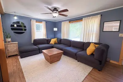 Image de Sunday River Getaway - Dog Friendly + Hot Tub 10 Min to Sunday River & Mt Abrams