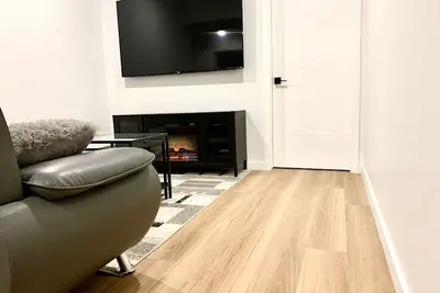 Image de Royal Oak - 2-bedroom (King & Queen bed), Living Area, Kitchen and Full bathroom