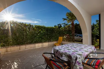 Image de Appartement de deux chambres avec la terrasse Punat, Krk (A-24854-a)