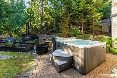 Image de Forest Getaway 2 Bedroom Suite with Hot & Cold Tub
