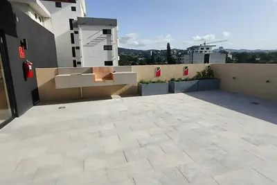 Image de Views of the capital and volcano of San Salvador.