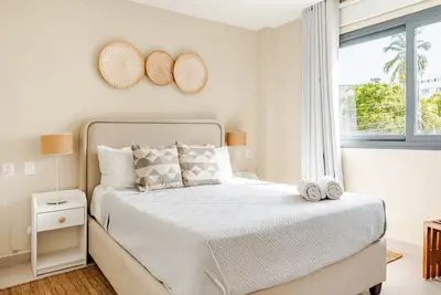 Image de Modern 2br Condo – Steps to Beach, Walk to Restaurants