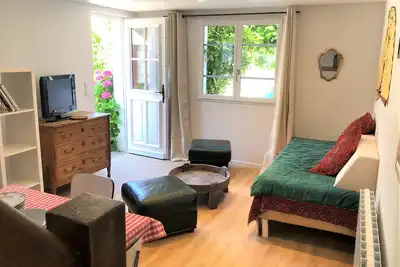 Image de Petite maison en centre ville avec grand jardin, calme et confort, 2-4 personnes