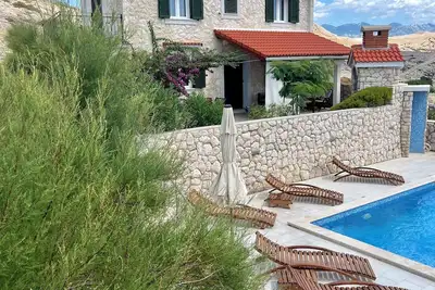 Image de Family friendly 2-bedroom villa with private heated pool near sea