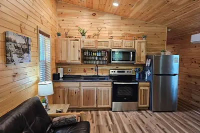 Image de Romantic Woodland Retreat w/ Hot Tub, Fire Table