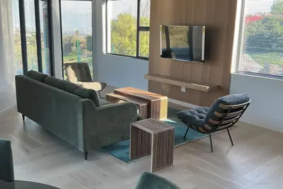 Image de Enjoy a relaxing getaway in our new luxury apartment, central to most amenities