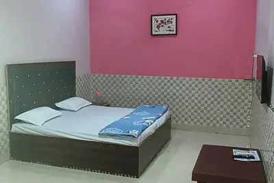 Image de Tranquil 2-bedroom house in charming Mathura with Ac