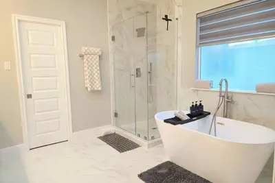 Image de The Pershing Pad, 3br, Sleeps 10, Huge backyard, Outdoor Games
