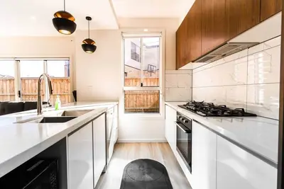 Image de Light-Filled Werribee Escape