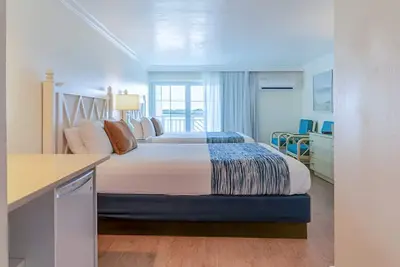 Image de Family-Friendly Comfort! Bay View Unit w/ Balcony | Outdoor Pool | Free Parking