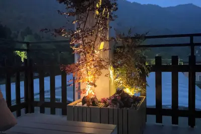 Image de Bright Apartment Surrounded By Greenery